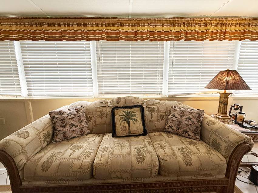 8111 Buena Vista Drive a Ellenton, FL Mobile or Manufactured Home for Sale